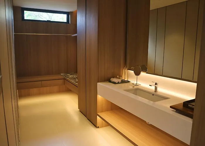 Honeymoon With Jacuzzi At Abia & *