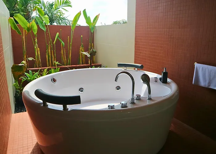 Honeymoon With Jacuzzi At Abia & Aparthotel Legian (Bali)